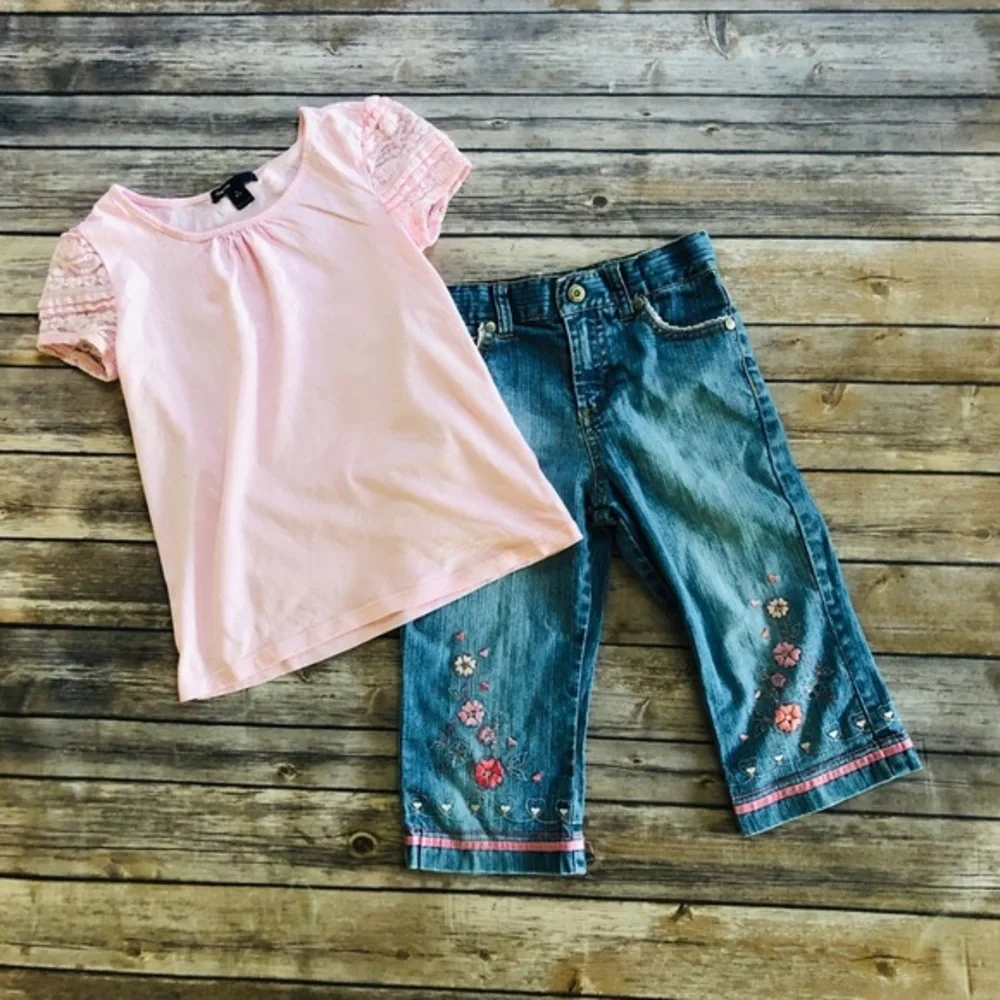 Girls cute or shirt & capris! Size 6/7